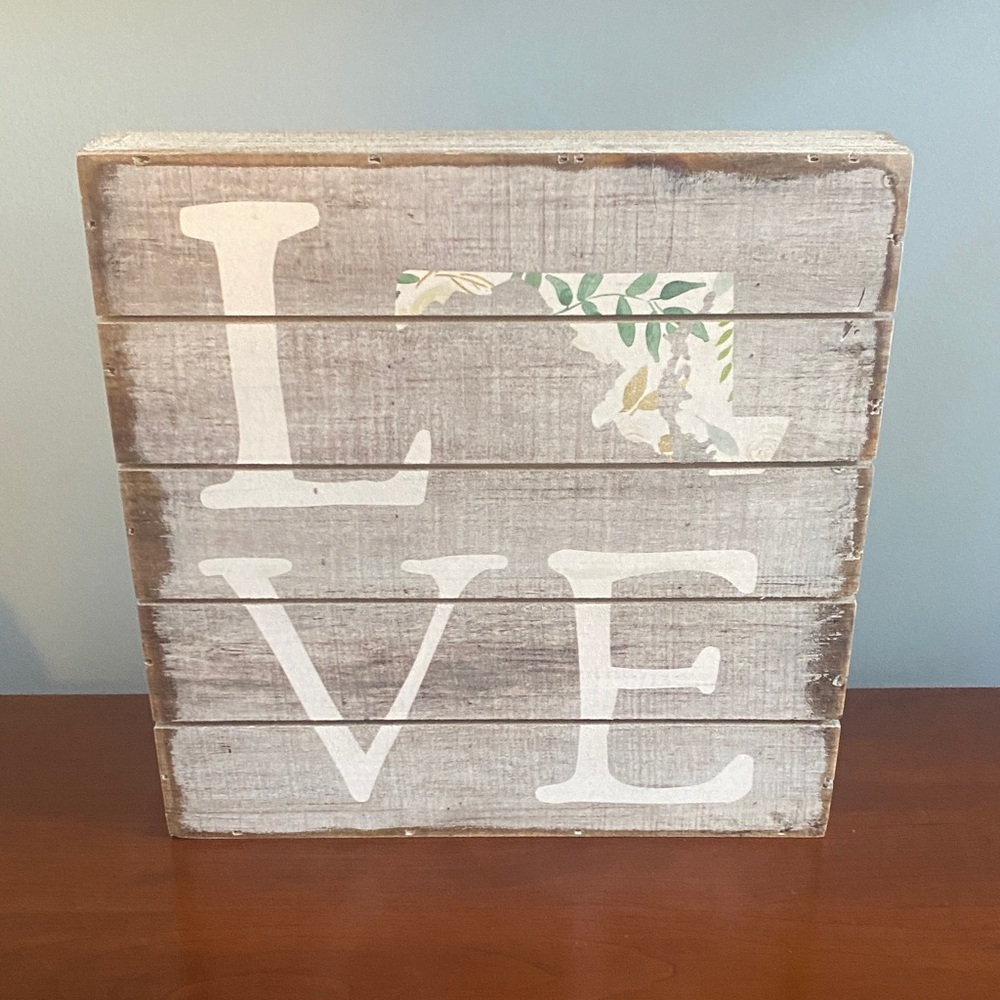 Wood Plaque. LOVE Maryland. NWT
